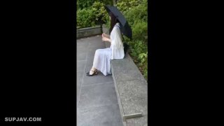 胸前玫瑰花纹身02年网红级萝莉 甜美带着眼镜 被精瘦炮友爆插 极品蜜桃臀骑乘抽插 从下往上视角进进出出
